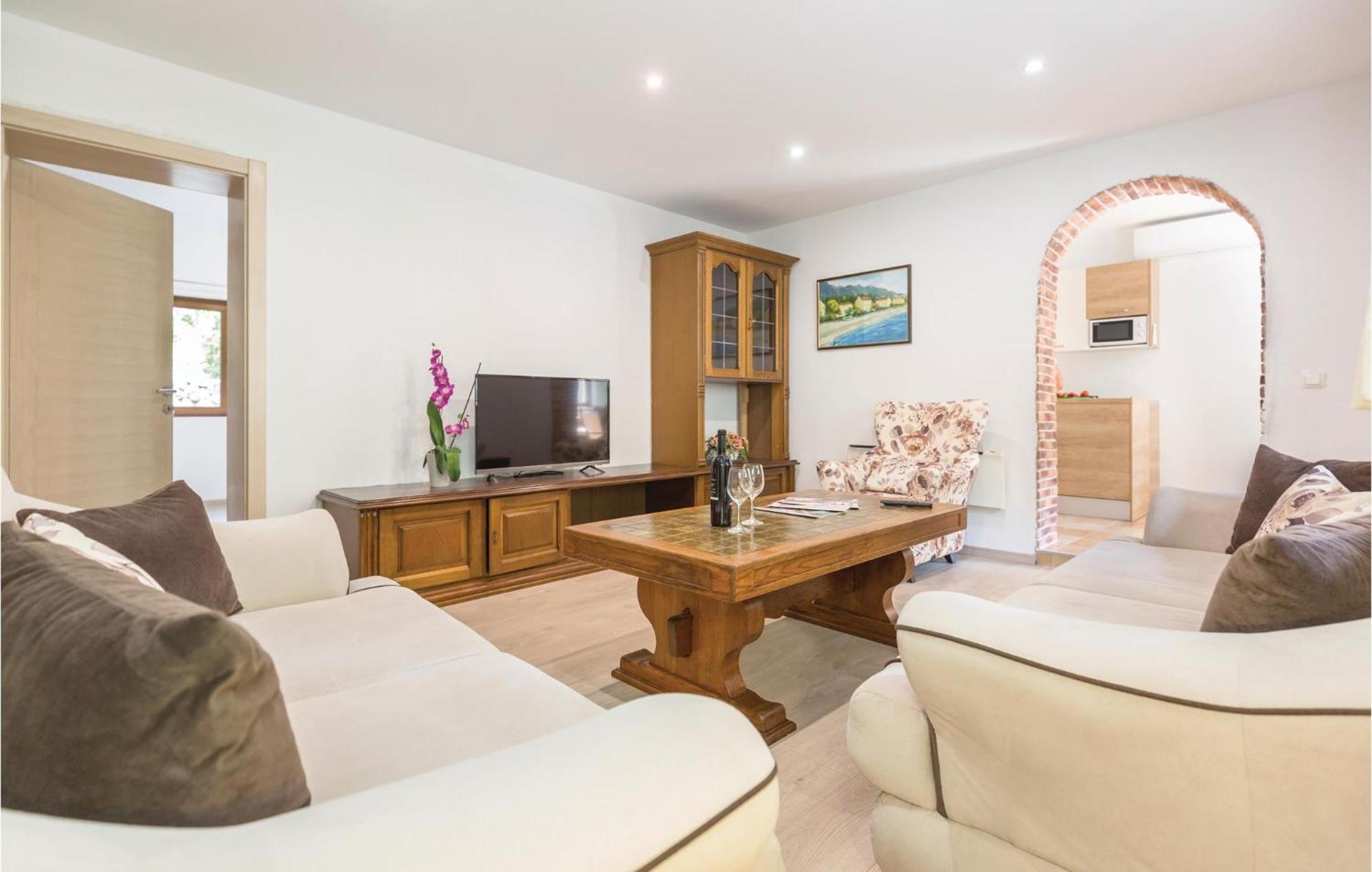 6 Bedroom Gorgeous Home In Zagvozd Esterno foto