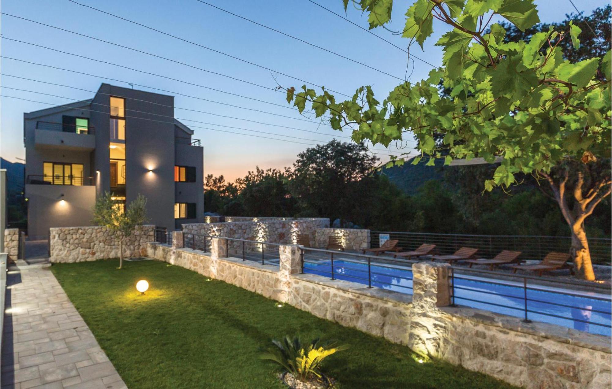 6 Bedroom Gorgeous Home In Zagvozd Esterno foto